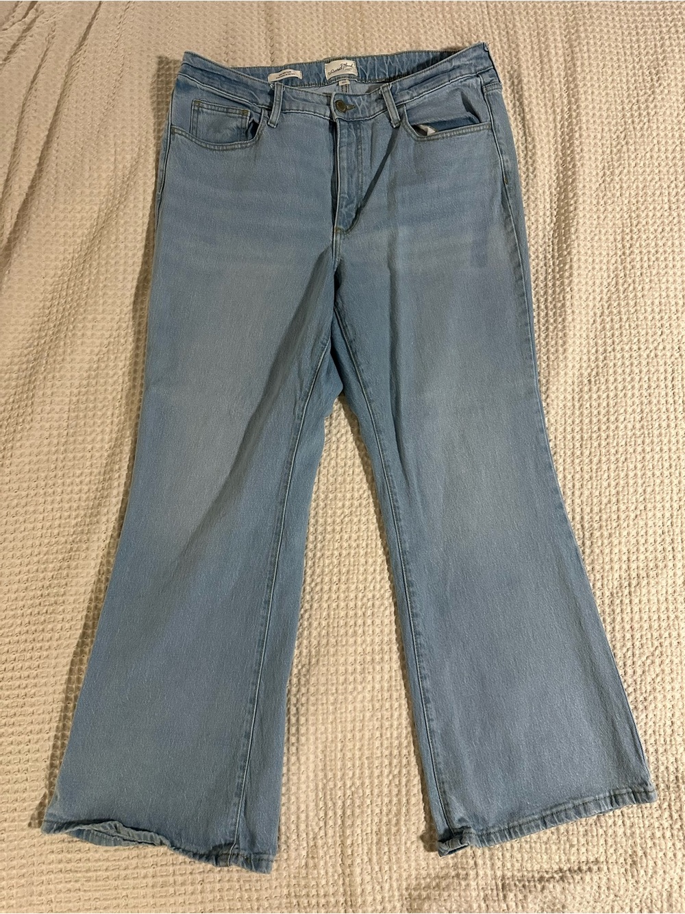 Universal Thread Light Wash Flare Jeans
